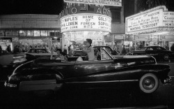 killerbeesting:  Harold Feinstein, Cruisin’ on Saturday Night, Times Square, 1957 