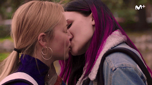 matteoluigiflorenzi:  I can’t believe they really had them kiss and embrace each other for a f