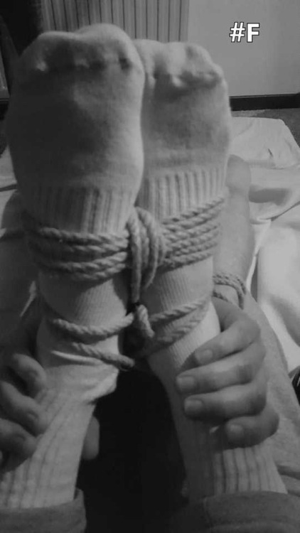 bondageboy84: #F Foot bondage.