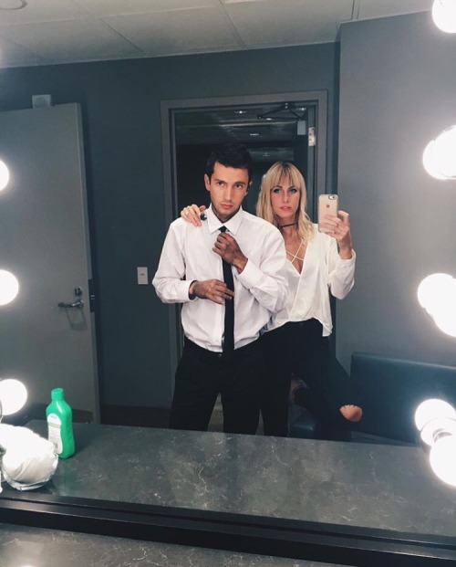 memegrain:   jennaajoseph: after this photo was taken, I dropped my phone in the toilet. I’m lucky t