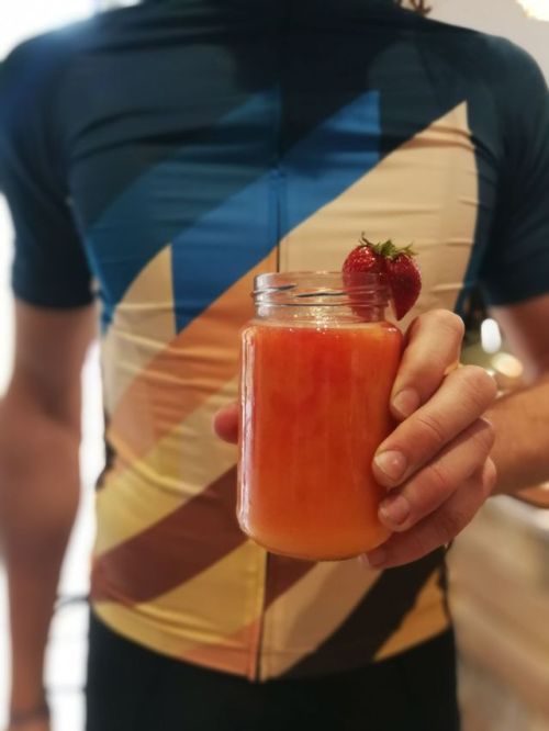 thecyclinglife: The best smoothie with @espaiegg and @gloriabenditabcn