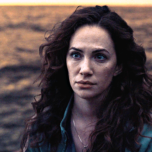 mikeflanaganuniverse:  kate siegel looking hot on a boat