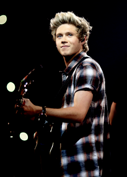 hhoran:  Niall Horan of One Direction performs