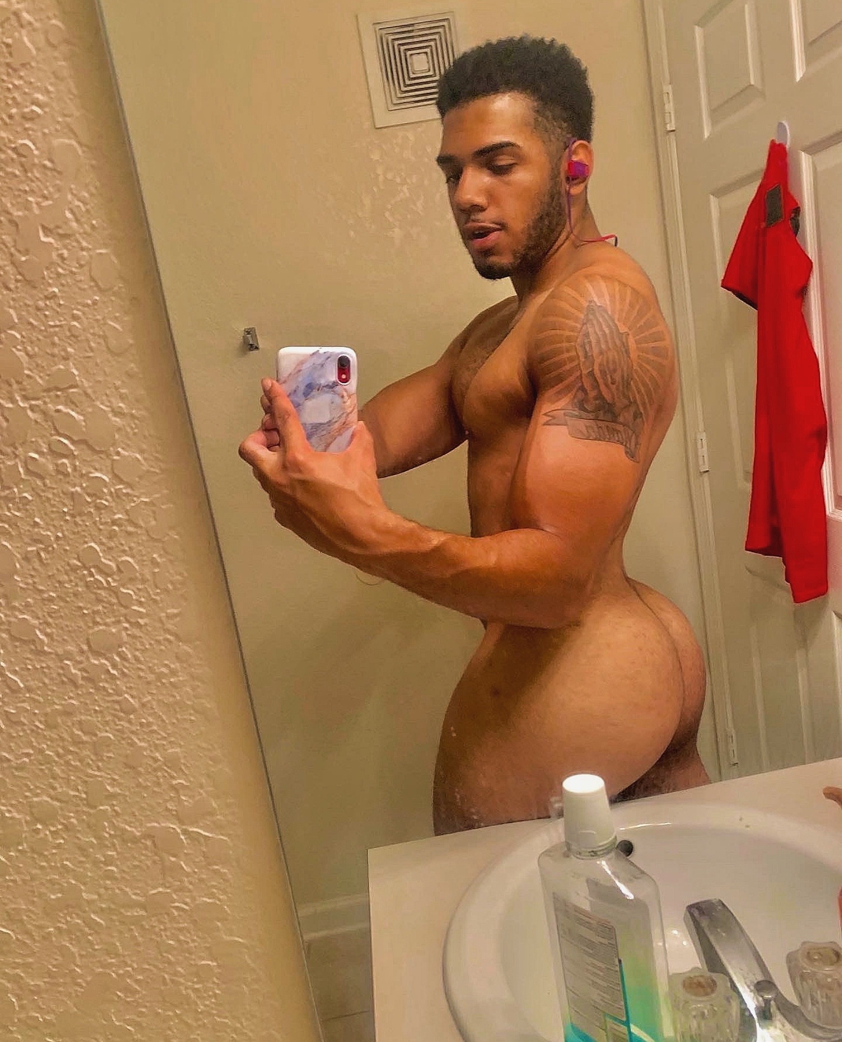 kingofazzsblog::LEMAR @lemdathickie Follow Blaqhomme Oh my damn all that ass on that