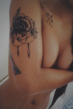 ilove-piercings-and-tattoos:  http://ilove-piercings-and-tattoos.tumblr.com/