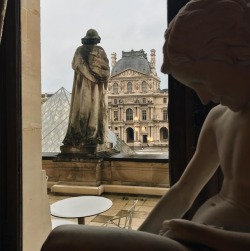 ablogwithaview: Still not over our visit to the Louvre. My last visit was as a child (I tend to end up at exhibits at the Arts Décoratifs on my trips instead) and my memory didn’t do the museum any justice. (at Musée du Louvre)