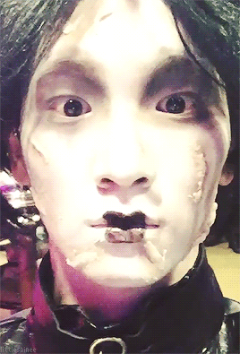 littleshinee-deactivated2017050:  Key as Edward Scissorhands. 