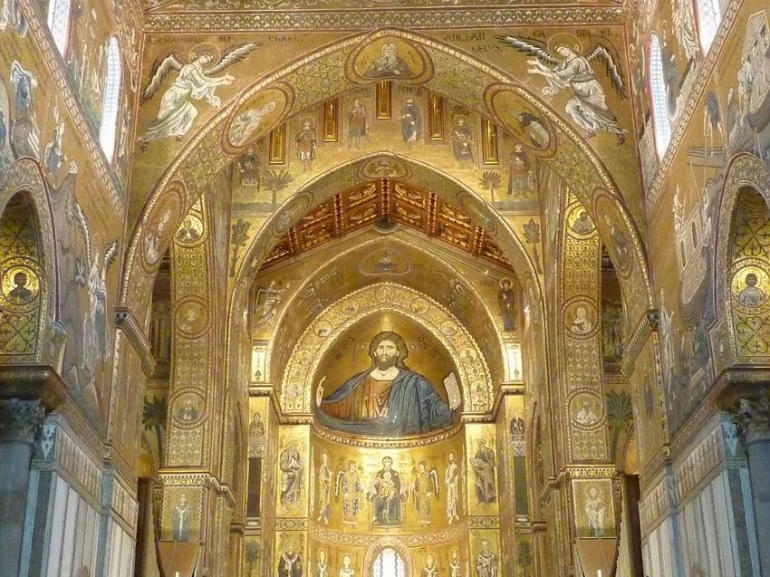 aestheticgoddess:  Byzantine artists used gold backgrounds to remove any specific
