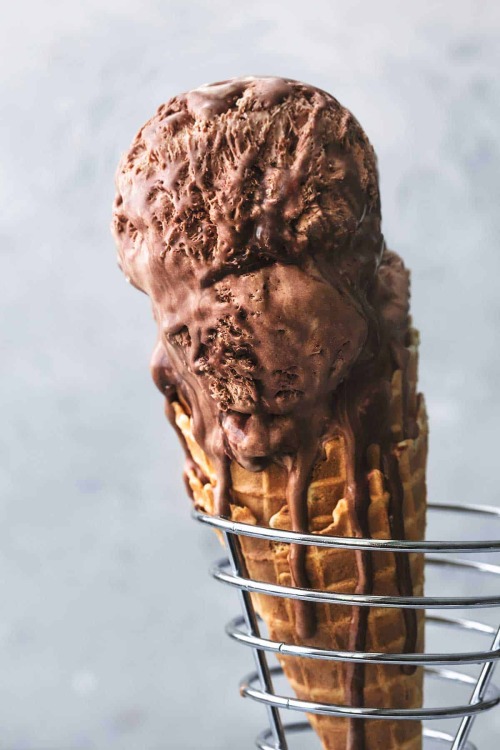 sweetoothgirl:Fudge Ripple Chocolate No Churn Ice Cream