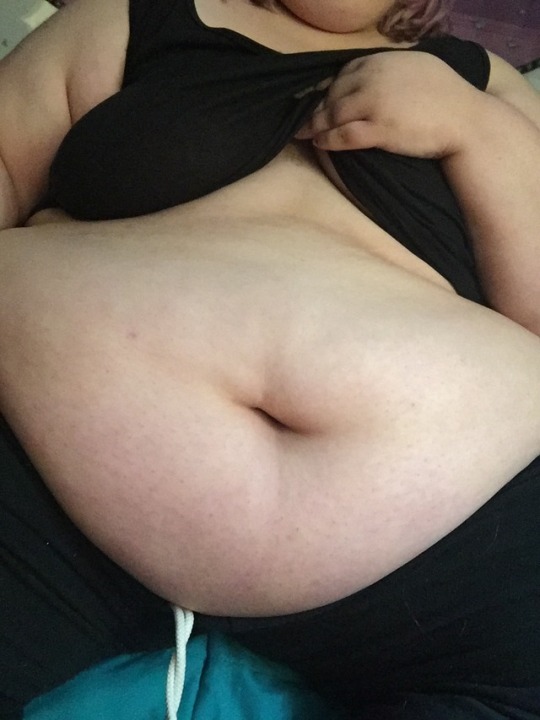 cute-fattie:   Sorry I haven’t been posting as much!!!!!! Here’s my McDonald’s stuffed belly to make up for it  