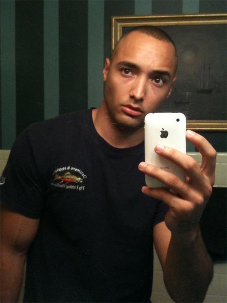 instaguys:  Guys with iPhones Source: gwip.me 