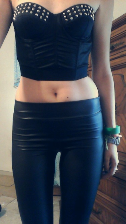 sex-like-a-nympho:  bellybutton 