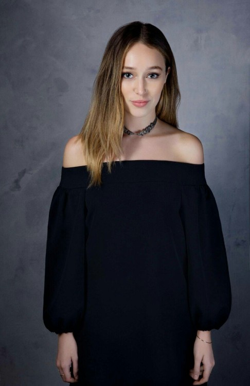 officialdebnamcarey:Alycia Debnam-Carey by Jay Clendenin for LA Times