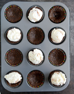 sweetoothgirl:  Fudge Brownie and Coconut Ice Cream Cupcakes 