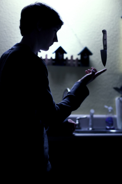 mal-grohiik:  Playing with Knives. (by justinkuder)  For similar posts click here  