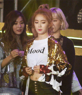 irenebae-:  in which irene looks so hot done with her outfit 