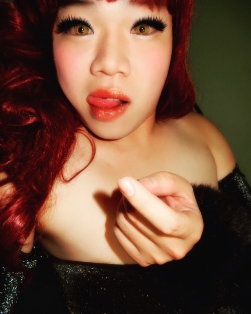 slutsexycat: 沒人要理小貓了….要去流浪了 Nobody wants me