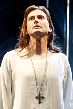 mizgnomer:  David Tennant with long hair I love a man who looks good with long hair
