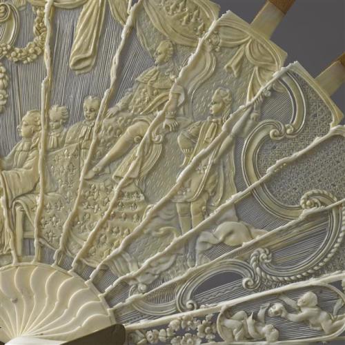 vivelareine:Detail from an ivory fan, circa 1775, which depicts Louis XVI restoring the Parlement of