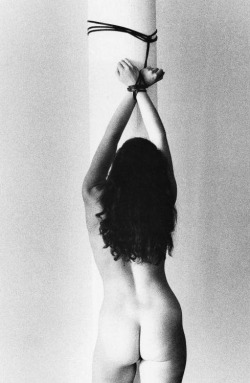 i-idioid:  grigiabot:   Ralph Gibson  Also  Women ornament everything, even the simplest wall post.