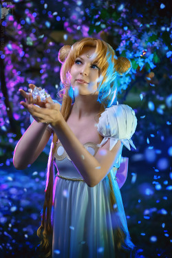 cosplay-photography:  Moon Crystal by *Rei-Doll