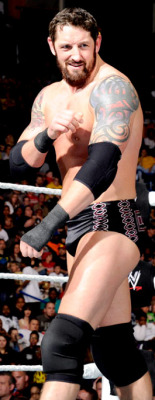 sexywrestling:   wade needs to put his big