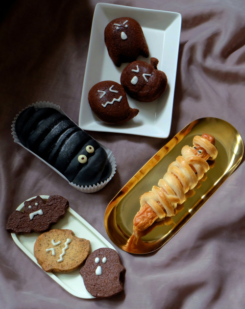 Asanoya Halloween special line-up- ghoulish Obake Madeleines, Obake Cookies, Sausage Mummy and Black