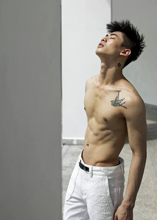 menofvietnam:  Hai Duy LeDancerTop 4 photos by Lemth and Tim Pham