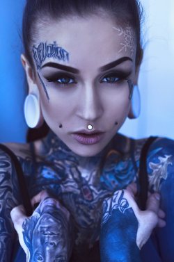 i-will-wait-for-you-endlessly:  Monami Frost