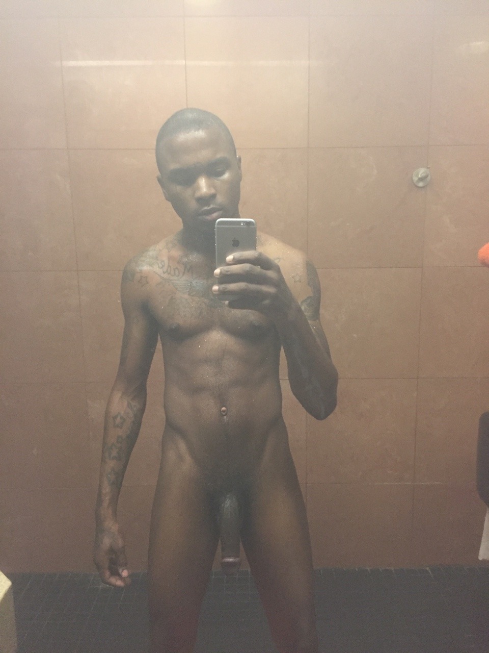imchillnjustchilln:  The shower was popin tho 😍🥰😍🙌🏾