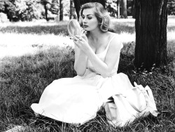 jeanjeanie61:  Anita Ekberg - 1957 Candid