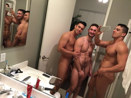 homoerotic-bromance:  http://homoerotic-bromance.tumblr.com/ adult photos