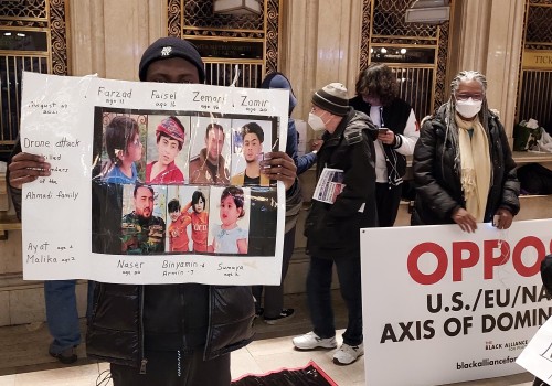 fuckyeahmarxismleninism:New York City: Emergency news conference and picket inside Grand Central Sta