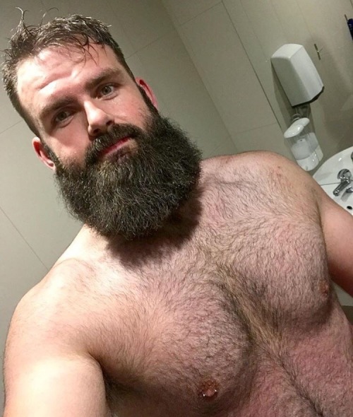 mario-so:  A big beard in the bathroom. 