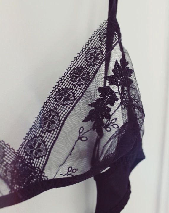 thelingerielovely:  softly embroidered eyelet lace – vintage Lou bralette