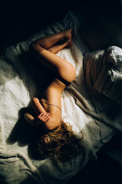 Wake up with Alicia by André JosselinFollow us for more Erotic Art:C❥ — www.cosmoe