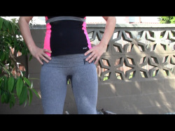 pee-fetish:  Leggings wetting 