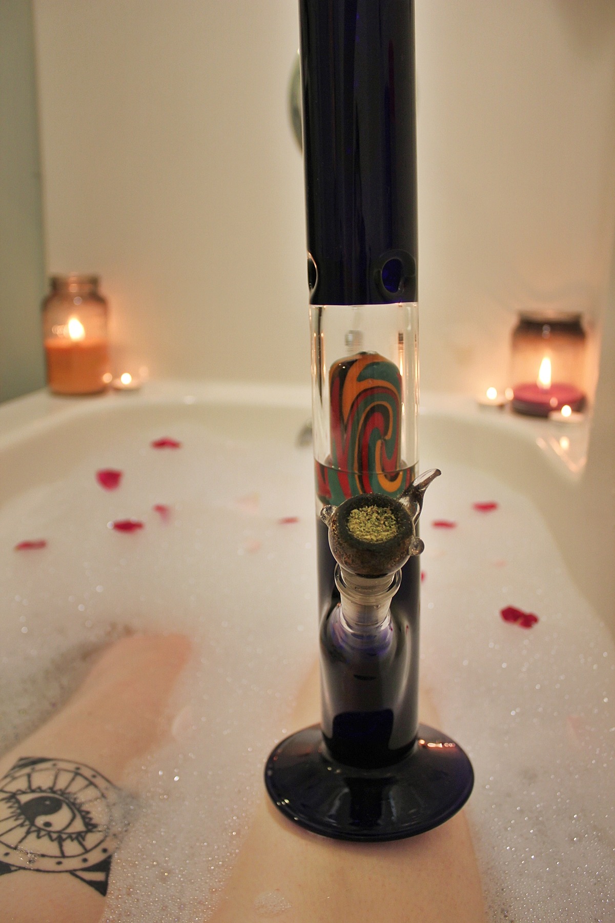 smokingweed:  Sometimes I like to treat myself (: everyone needs a bath and a bowl