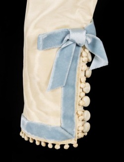 tomfordvelvetorchid-deactivated:Sharon Tates wedding dress