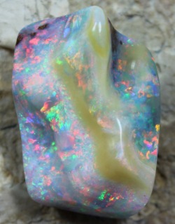 crystallinedaydream:  boulder opal, Australia