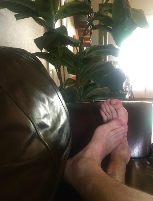 Looking forward to a relaxing weekend. Come take care of daddy’s feet boyObedient boys are well rewa