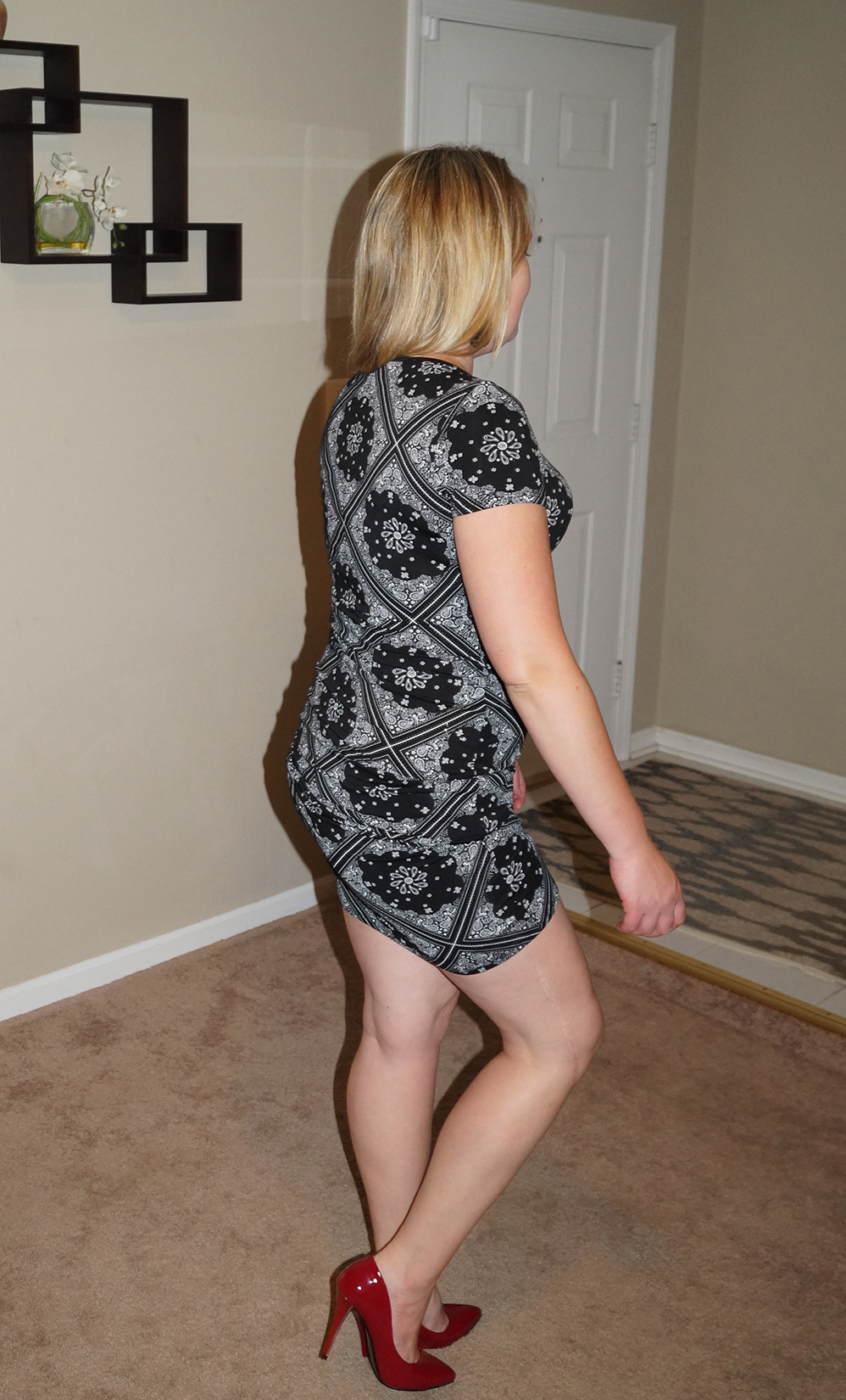funforus2015:  Love this little outfit!Again, with the red heels!Like? Please reblog!