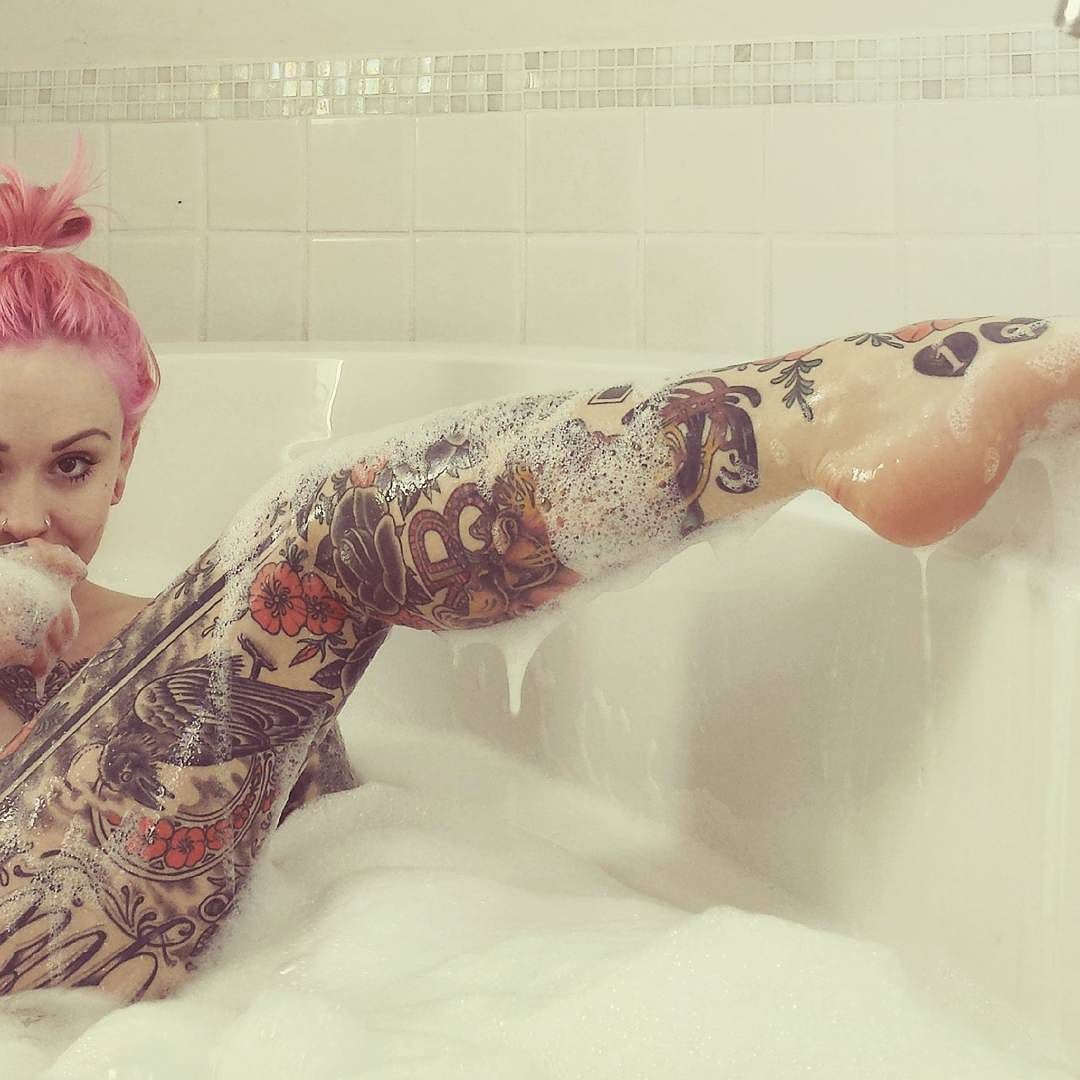 eyesfavouritecandy:  inked girls -&gt; http://eyesfavouritecandy.tumblr.com hot