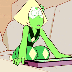 gaytakashishirogane:   “You did it, Peridot!” “Give it up for P-pod” “No, give it up for the Shorty Squad.”  