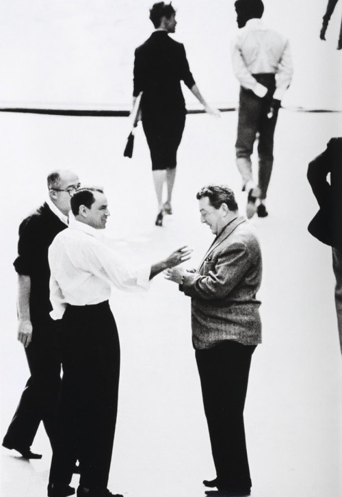 Set Visitor Billy Wilder, Frank Sinatra and Director Lewis Milestone on the set of Ocean’s Ele