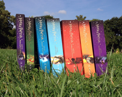 bookishsilvertongue:behindthebloom:These UK gorgeous editions of the Harry Potter books, with covers