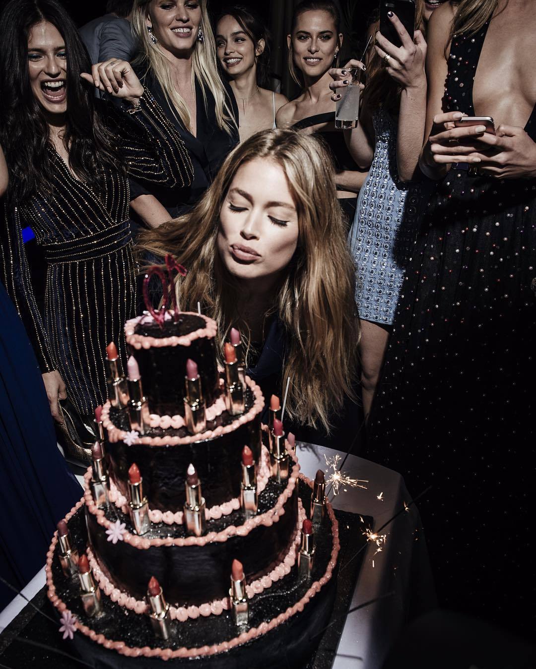 Touch up anyone&hellip;.😂 my #10yearanniversary lip stick cake from L'oreal