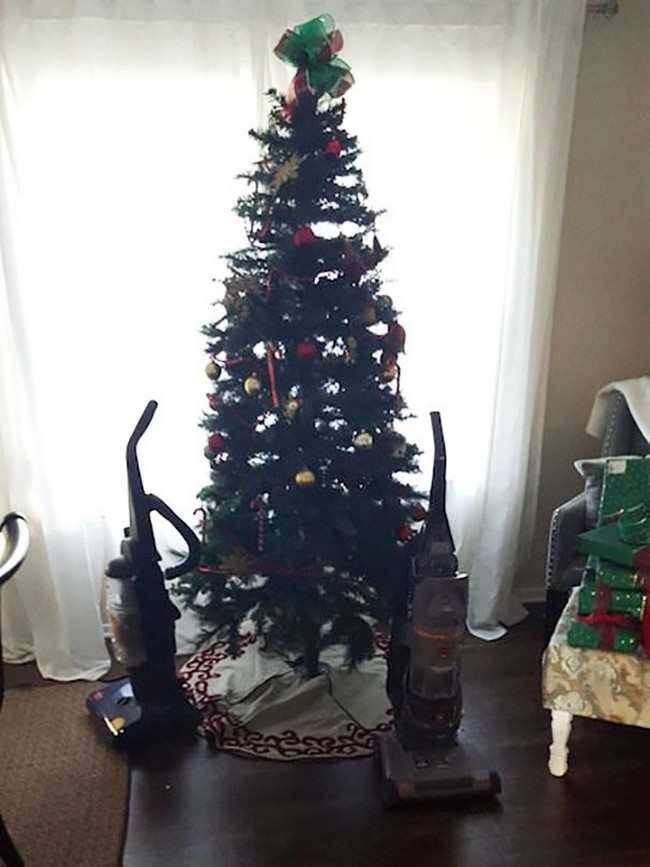 pleatedjeans:  16 Pet-Proof Christmas Trees