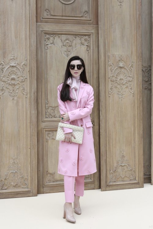 jeou:god-bingbing arriving at Valentino S/S 2017