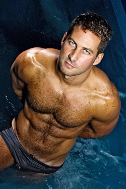 speedobomb:  Hot blue 